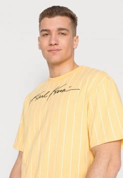Miglior offerta 😀 Karl Kani AUTOGRAPH PINSTRIPE TEE UNISEX - T-shirt Con Stampa - Yellow 👍 -Sconto Karl Kani in Italia 00a8aea982d34d6484864d5355ac9e4d