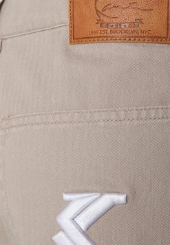 Miglior prezzo π Karl Kani RETRO HERRINGBONE - Shorts - Taupe, Uomo β 11 Miglior prezzo π Karl Kani RETRO HERRINGBONE - Shorts - Taupe, Uomo β -Sconto Karl Kani in Italia 013ea232ca6f4d618e0c3b524d218efe