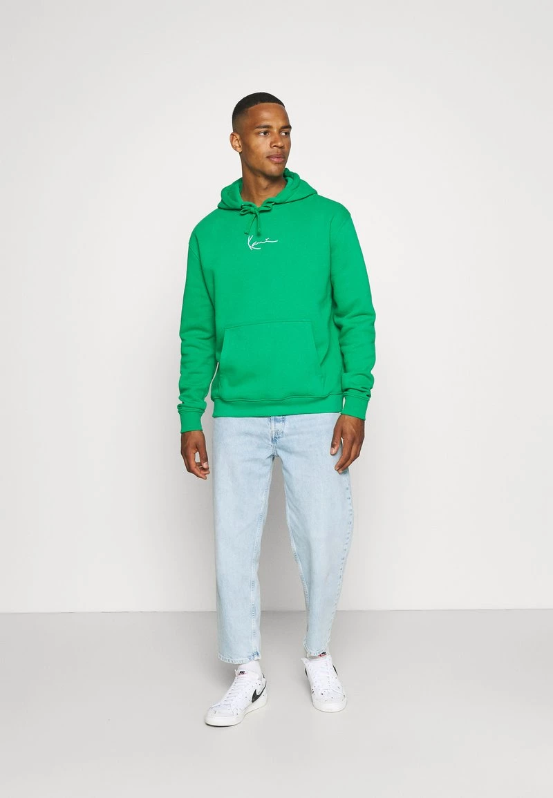 Vendita calda π Karl Kani UNISEX SMALL SIGNATURE HOODIE - Felpa - Green β 4 Vendita calda π Karl Kani UNISEX SMALL SIGNATURE HOODIE - Felpa - Green β - immagine 2