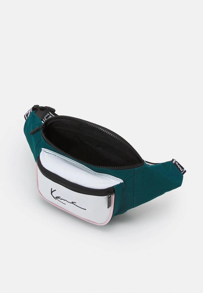 Promo β Karl Kani SIGNATURE TAPE WAIST BAG - Marsupio - Green/white, Uomo π 5 Promo β Karl Kani SIGNATURE TAPE WAIST BAG - Marsupio - Green/white, Uomo π - immagine 3