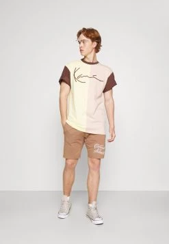 Nuovo 🧨 Karl Kani UNISEX SIGNATURE BLOCK TEE - T-shirt Con Stampa - Light Yellow ❤️ -Sconto Karl Kani in Italia 05feb70b43ec4cc7a5201372581bb2c1
