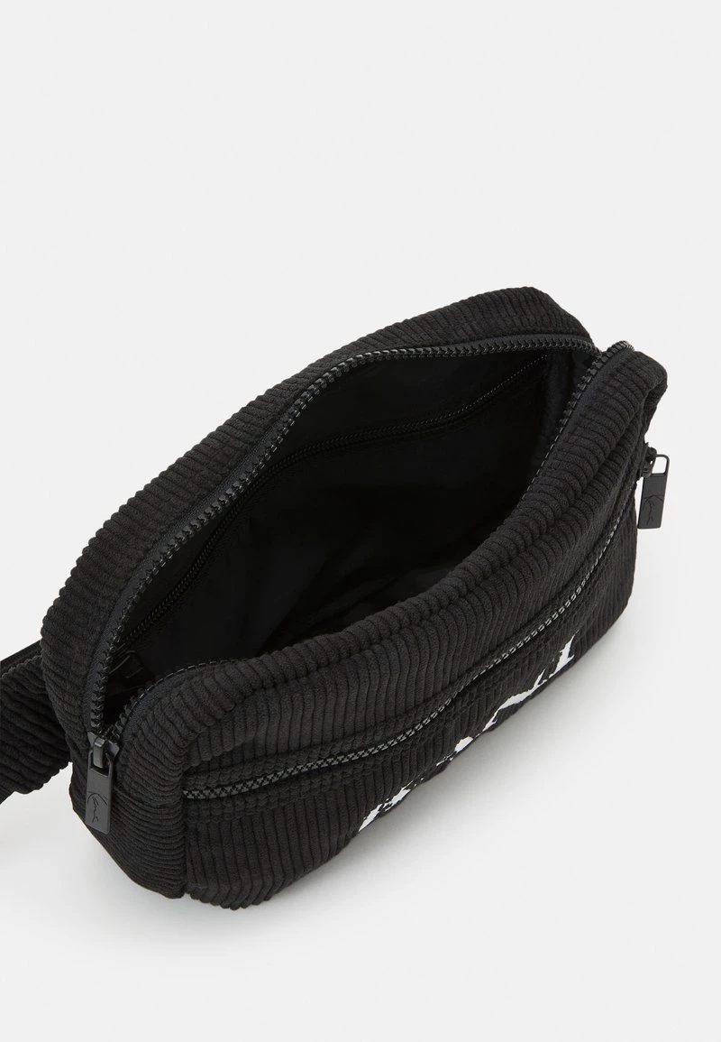 Vendita all'ingrosso 🧨 Karl Kani RETRO HIP BAG UNISEX - Marsupio - Black 🔥 5 Vendita all'ingrosso 🧨 Karl Kani RETRO HIP BAG UNISEX - Marsupio - Black 🔥 - immagine 3