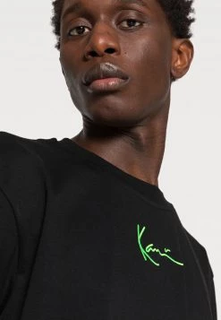Le migliori recensioni di 🌟 Karl Kani SMALL SIGNATURE TEE UNISEX - T-shirt Con Stampa - Black 🥰 -Sconto Karl Kani in Italia 0e41ad500e1e48818bf52f8d909f858b