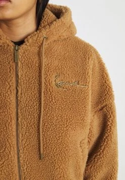 Vendita all'ingrosso 🤩 Karl Kani SIGNATURE - Giacca In Pile - Sand, Donna ✔️ 11 Vendita all'ingrosso 🤩 Karl Kani SIGNATURE - Giacca In Pile - Sand, Donna ✔️ -Sconto Karl Kani in Italia 0feb4761a882478e83d6b6daffb7ef5a