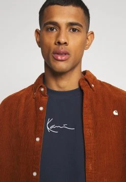 Miglior prezzo ⭐ Karl Kani SMALL SIGNATURE TEE UNISEX - T-shirt Con Stampa - Navy 🎉 -Sconto Karl Kani in Italia 11bd83073f934321ab4219c3419bc338