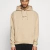 Presa ✨ Karl Kani UNISEX SMALL SIGNATURE HOODY - Felpa Con Cappuccio - Sand 🎁 -Sconto Karl Kani in Italia 14cbff63b4cd4b63bc8452a703e05ede