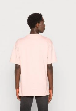 Bilancio 💯 Karl Kani SIGNATURE TEE UNISEX - T-shirt Basic - Light Rose 😉 -Sconto Karl Kani in Italia 15cf797c9a3f4b788be10884df27625b