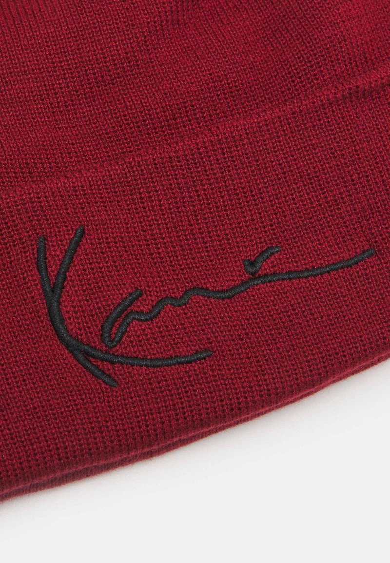 Vendita calda 🤩 Karl Kani SIGNATURE BEANIE UNISEX - Berretto - Dark Red ✨ 5 Vendita calda 🤩 Karl Kani SIGNATURE BEANIE UNISEX - Berretto - Dark Red ✨ - immagine 3