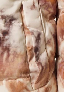 Presa 🔔 Karl Kani RETRO REVERSIBLE TIE DYE PUFFER JACKET UNISEX - Giacca Invernale - Off White ✔️ -Sconto Karl Kani in Italia 199644e8ba1042f4add912d7af81739e