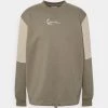 Offerte 😍 Karl Kani SMALL SIGNATURE PATCHWORK CREW UNISEX - Felpa - Dark Green 👍 -Sconto Karl Kani in Italia 1a0d44b9667c4086af4a9f87568a99f7