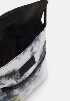 Buono β€οΈ Karl Kani SIGNATURE TIE DYE POUCH BAG UNISEX - Borsa A Tracolla - Black π― 10 Buono β€οΈ Karl Kani SIGNATURE TIE DYE POUCH BAG UNISEX - Borsa A Tracolla - Black π― -Sconto Karl Kani in Italia 1eb3bc002d6c48758b749c20497f0ed4