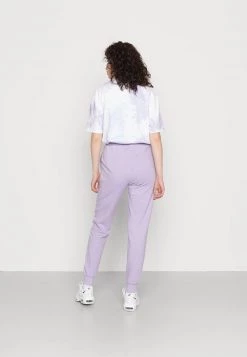Il più economico 👏 Karl Kani SMALL SIGNATURE SLIM FIT - Pantaloni Sportivi - Purple, Donna 🥰 -Sconto Karl Kani in Italia 1eedc0fed58646a7b7f18dab9ceae01d