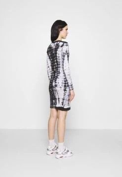 Offerte π Karl Kani Vestito Di Maglina - White, Donna π₯ 12 Offerte π Karl Kani Vestito Di Maglina - White, Donna π₯ -Sconto Karl Kani in Italia 1f275451760c4c819685cb2324a55306