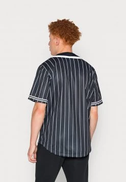 Sconto 🧨 Karl Kani SERIF ⚾ BASEBALL UNISEX - Cardigan - Black 😍 -Sconto Karl Kani in Italia 20cc0e06e2ce44cd8c7fc1bff32e6aa5