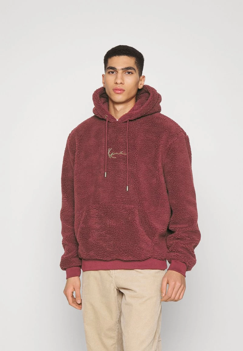 I primi 10 π Karl Kani SIGNATURE HOODIE UNISEX - Felpa Con Cappuccio - Dark Red π 3 I primi 10 π Karl Kani SIGNATURE HOODIE UNISEX - Felpa Con Cappuccio - Dark Red π