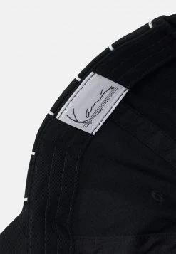 Vendita all'ingrosso 🔔 Karl Kani SIGNATURE PINSTRIPE UNISEX - Cappellino - Black ✔️ -Sconto Karl Kani in Italia 28833822ec7141d8bfb7f4d1b591f43f