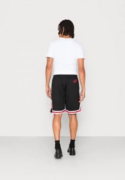 I primi 10 π KARL KANI X SMILEY® SMALL SIGNATURE SCRIBBLE - Shorts - Black, Uomo π 9 I primi 10 π KARL KANI X SMILEY® SMALL SIGNATURE SCRIBBLE - Shorts - Black, Uomo π -Sconto Karl Kani in Italia 2e64e6467b0a4ca3be395564ff2d2742