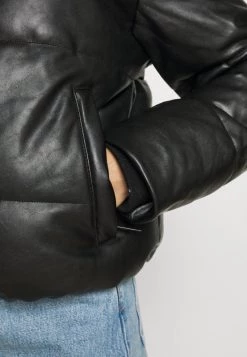 Miglior offerta 😍 Karl Kani RETRO PUFFER JACKET - Giacca Invernale - Black, Donna 🤩 -Sconto Karl Kani in Italia 2fff992a643c44e0894ab9cb1c19cb03