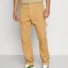 Presa 💯 Karl Kani RETRO PANTS UNISEX - Pantaloni - Sand 👏 -Sconto Karl Kani in Italia 308a22134f674cf896d72aafcc61191d