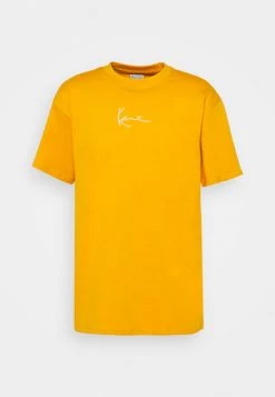 Presa 🔥 Karl Kani SMALL SIGNATURE ESSENTIAL TEE UNISEX - T-shirt Basic - Dark Yellow 😉 -Sconto Karl Kani in Italia 31a20f40d8304e6da14e8294ec27afa2