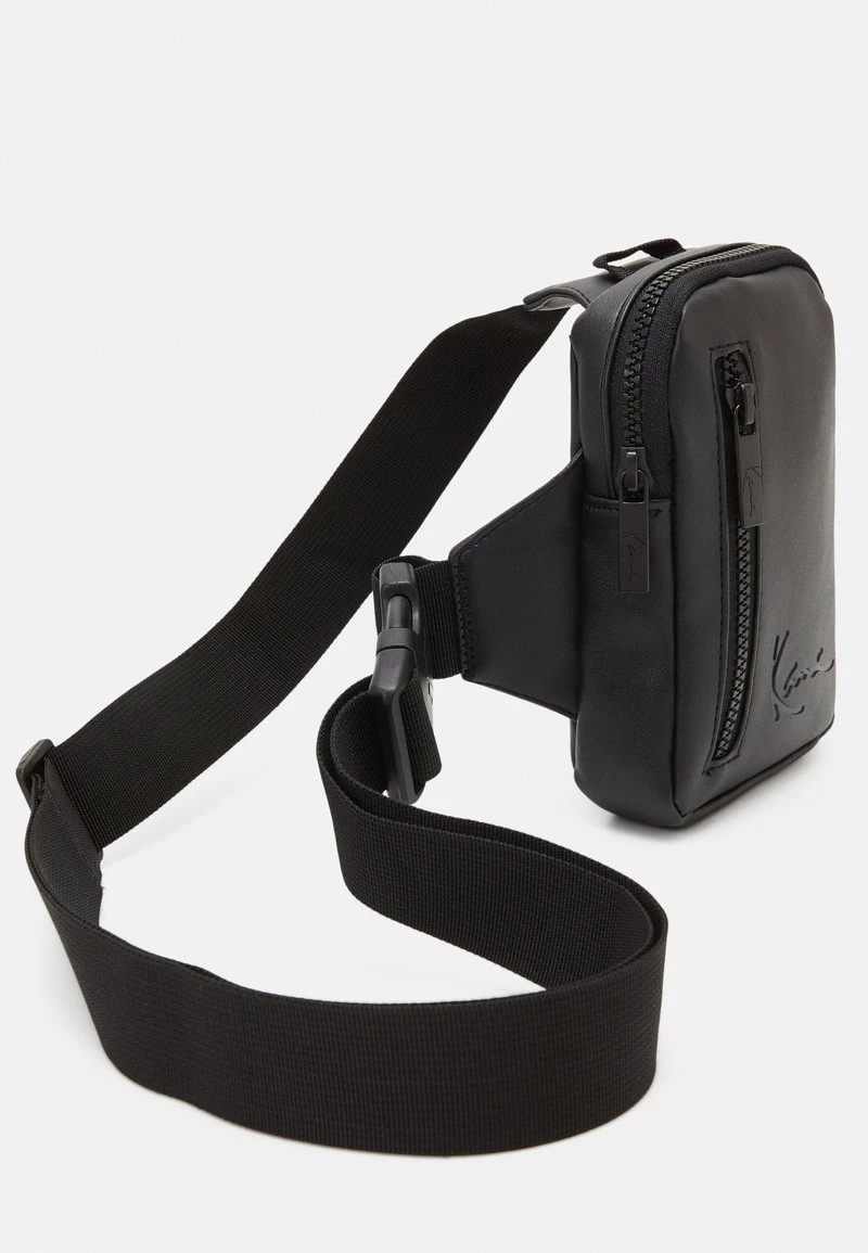 Vendita calda π Karl Kani SIGNATURE CROSSBODY BAG UNISEX - Borsa A Tracolla - Black π 6 Vendita calda π Karl Kani SIGNATURE CROSSBODY BAG UNISEX - Borsa A Tracolla - Black π - immagine 4