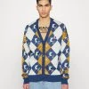Vendita all'ingrosso 🌟 Karl Kani LOGO CARDIGAN UNISEX - Cardigan - Navy ⭐ -Sconto Karl Kani in Italia 3588364eed864623a4e959fa608d2187