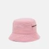 A buon mercato ⌛ Karl Kani SIGNATURE WASHED ZIP BUCKET HAT UNISEX - Cappello - Rose ✔️ -Sconto Karl Kani in Italia 3b48aa18fb754f9ea95c64c6c8dae16f