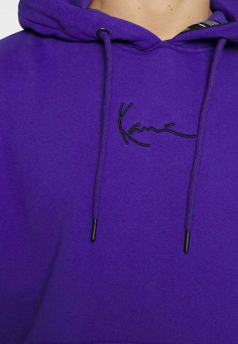 Il più economico 💯 Karl Kani SMALL SIGNATURE HOODIE UNISEX - Felpa - Lilac 🎉 8 Il più economico 💯 Karl Kani SMALL SIGNATURE HOODIE UNISEX - Felpa - Lilac 🎉 - immagine 6