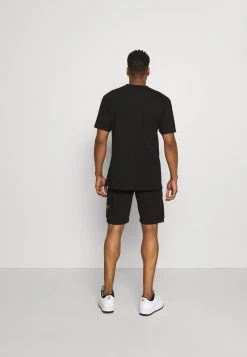 A buon mercato 🎉 Karl Kani UNISEX - Shorts - Black ⭐ -Sconto Karl Kani in Italia 3c2c697ce57b4a46b414d3b861795393