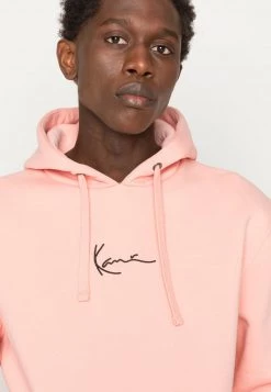 Buono ⌛ Karl Kani SMALL SIGNATURE HOODIE UNISEX - Felpa Con Cappuccio - Light Rose 🔔 -Sconto Karl Kani in Italia 3d3b92c02d93438c866f27fd92095811