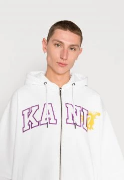 Il più economico ❤️ Karl Kani SERIF ZIP HOODIE UNISEX - Felpa Con Zip - White 🌟 -Sconto Karl Kani in Italia 3ee91504623048c68c655cd154d4a9b1