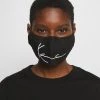 Vendita lampo 🎉 Karl Kani SIGNATURE FACE MASK - Maschera In Tessuto - Black, Unisex 😉 -Sconto Karl Kani in Italia 4024361af5714c7a8d3c05585fa927f6
