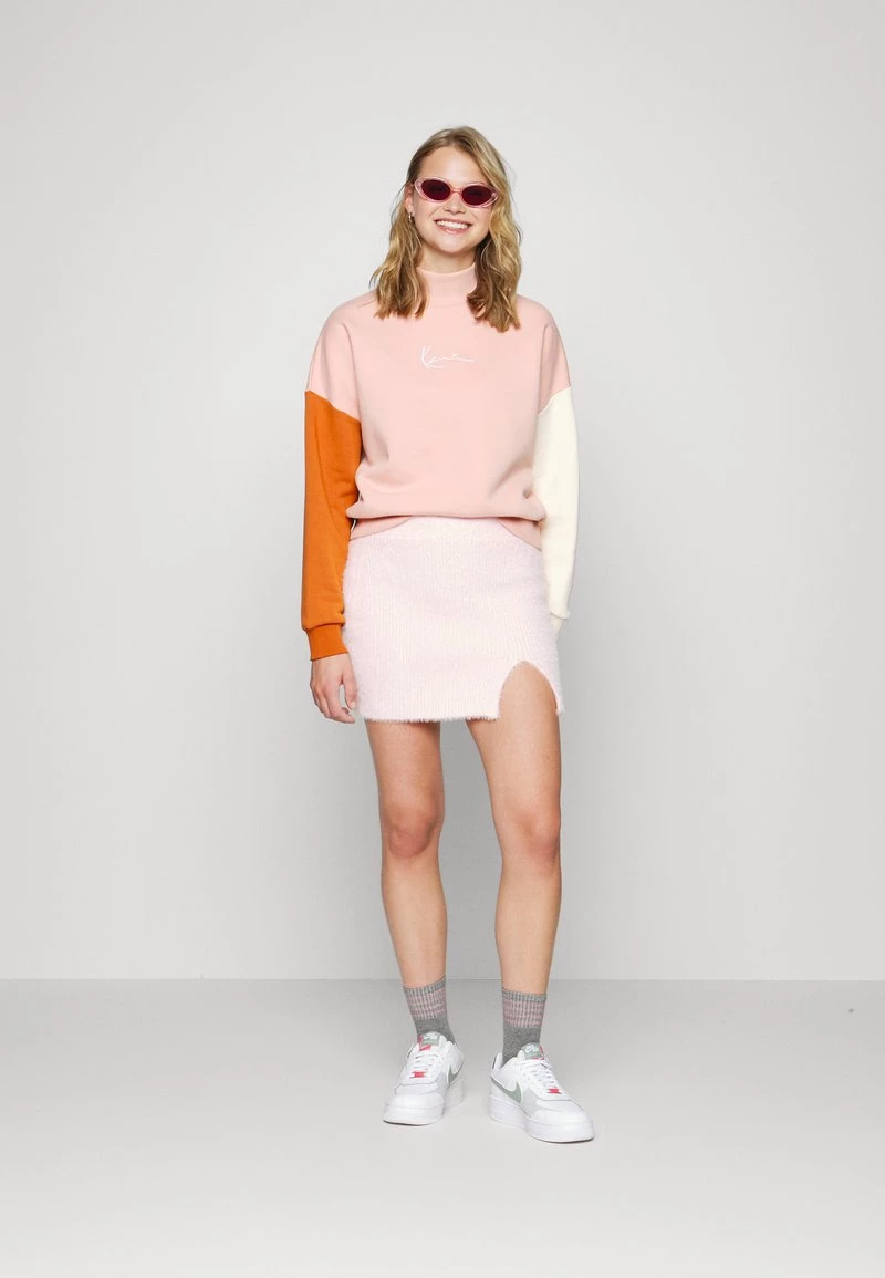 Le migliori recensioni di π Karl Kani SMALL SIGNATURE BLOCK CREW - Felpa - Rose, Donna π₯ 4 Le migliori recensioni di π Karl Kani SMALL SIGNATURE BLOCK CREW - Felpa - Rose, Donna π₯ - immagine 2