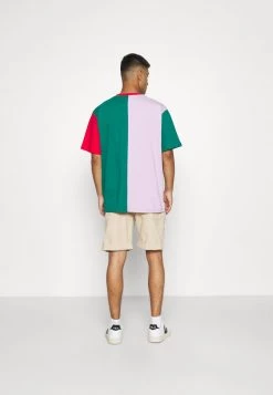 Miglior prezzo 🌟 Karl Kani SIGNATURE BLOCK TEE UNISEX - T-shirt Con Stampa - Green 🎁 -Sconto Karl Kani in Italia 43c83ae1015b4ce193d14948b583b23d
