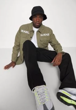 Migliore vendita ⭐ Karl Kani RETRO WASHED UTILITY JACKET - Giacca Leggera - Dark Green, Uomo ⭐ 11 Migliore vendita ⭐ Karl Kani RETRO WASHED UTILITY JACKET - Giacca Leggera - Dark Green, Uomo ⭐ -Sconto Karl Kani in Italia 464a833b23cf4766a531cfb9ad33a066