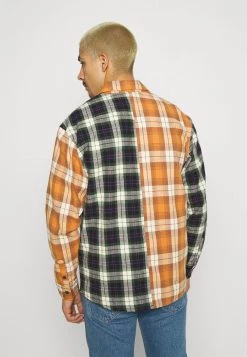 Offerte 🔥 Karl Kani SMALL SIGNATURE BLOCK UNISEX - Camicia - Black 😍 -Sconto Karl Kani in Italia 4a6dfbfb2e0b412a8606ecee6278fa69