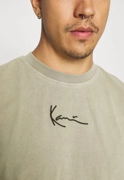 Sconto ✔️ Karl Kani SMALL SIGNATURE WASHED TEE - T-shirt Con Stampa - Dark Green, Uomo 💯 -Sconto Karl Kani in Italia 4ecbe5ec3fcc4d6ba730327a143b490b