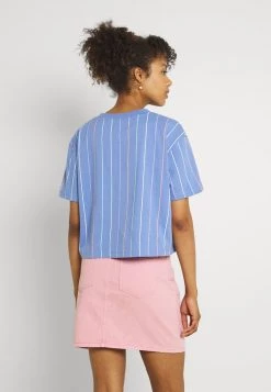 Bilancio π Karl Kani SMALL SIGNATURE SHORT PINSTRIPE TEE - T-shirt Con Stampa - Blue, Donna π 10 Bilancio π Karl Kani SMALL SIGNATURE SHORT PINSTRIPE TEE - T-shirt Con Stampa - Blue, Donna π -Sconto Karl Kani in Italia 52a5dce4023649c998043c7705403d3b