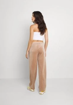 Bilancio π₯° Karl Kani SMALL SIGNATURE - Pantaloni Sportivi - Dark Sand, Donna π 9 Bilancio π₯° Karl Kani SMALL SIGNATURE - Pantaloni Sportivi - Dark Sand, Donna π -Sconto Karl Kani in Italia 5920dd9be2ef4fefbb80c32f7cd2f4c6