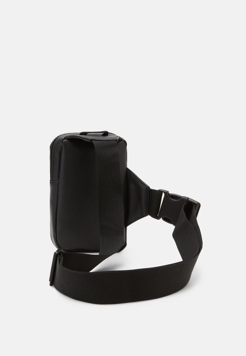 Vendita calda π Karl Kani SIGNATURE CROSSBODY BAG UNISEX - Borsa A Tracolla - Black π 4 Vendita calda π Karl Kani SIGNATURE CROSSBODY BAG UNISEX - Borsa A Tracolla - Black π - immagine 2