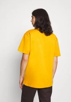 Presa 🔥 Karl Kani SMALL SIGNATURE ESSENTIAL TEE UNISEX - T-shirt Basic - Dark Yellow 😉 -Sconto Karl Kani in Italia 5b1b7f532c1b49d0a3f6e468b9f98897