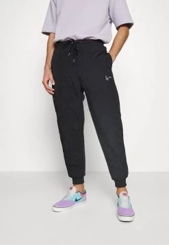 Vendita calda 🥰 Karl Kani SMALL SIGNATURE QUILTED PANTS UNISEX - Pantaloni - Black 💯