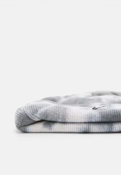 I primi 10 🎁 Karl Kani SIGNATURE TIE DYE BEANIE UNISEX - Berretto - Grey/white 😉 -Sconto Karl Kani in Italia 60321ef5ce99419f97d394322686e613