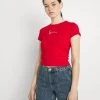 Migliore vendita 👏 Karl Kani SMALL SIGNATURE TEE - T-shirt Con Stampa - Red, Donna 🛒 -Sconto Karl Kani in Italia 6549e602963045239513e795ba65fad4
