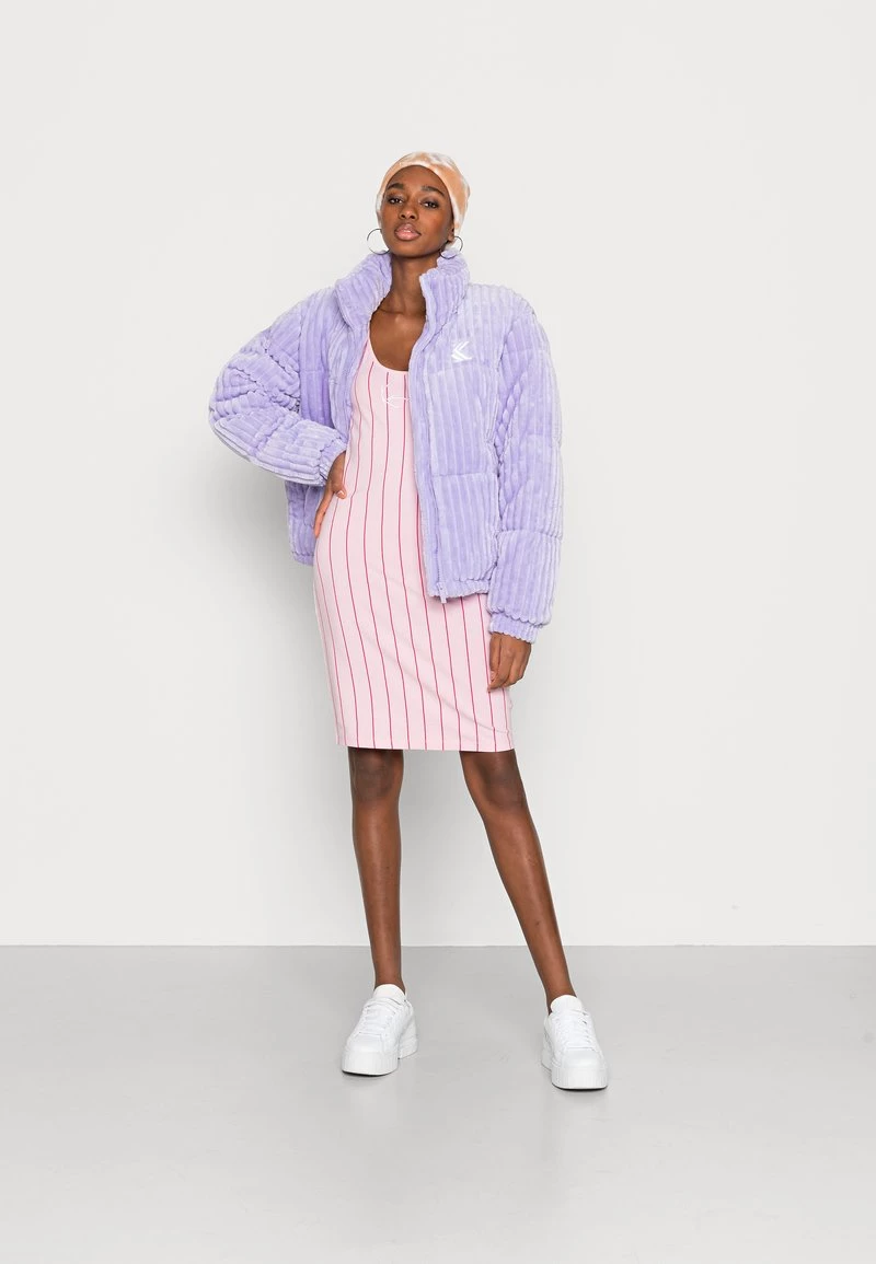 Migliore vendita π Karl Kani SMALL SIGNATURE PINSTRIPE π DRESS - Vestito Di Maglina - Rose, Donna β€οΈ 4 Migliore vendita π Karl Kani SMALL SIGNATURE PINSTRIPE π DRESS - Vestito Di Maglina - Rose, Donna β€οΈ - immagine 2