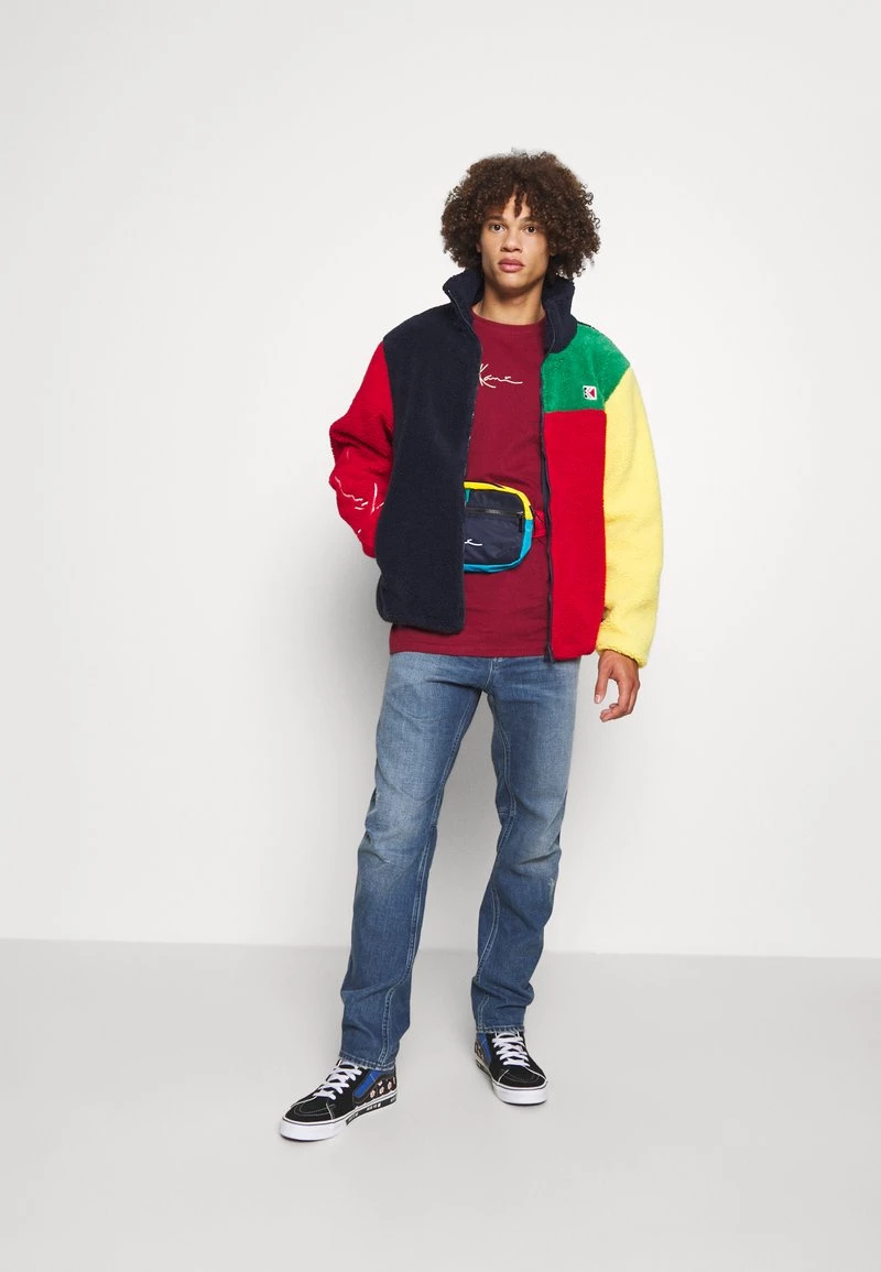 Vendita lampo π Karl Kani SMALL SIGNATURE TEE UNISEX - T-shirt Basic - Dark Red β 4 Vendita lampo π Karl Kani SMALL SIGNATURE TEE UNISEX - T-shirt Basic - Dark Red β - immagine 2