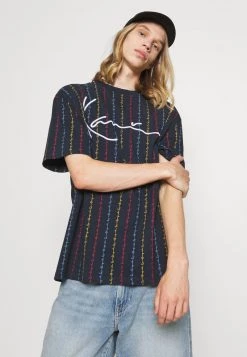 Acquistare 🌟 Karl Kani UNISEX SIGNATURE LOGO PINSTRIPE TEE - T-shirt Con Stampa - Navy 🌟 -Sconto Karl Kani in Italia 6f9b912309e44a499b57eb385021342e