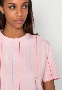 Presa ⌛ Karl Kani SMALL SIGNATURE CROP TEE - T-shirt Con Stampa - Rose, Donna 😀 -Sconto Karl Kani in Italia 71a23c8c56a04389843094d364d6118b