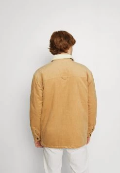 Vendita calda 🔥 Karl Kani CHEST SIGNATURE 👕 SHIRT JACKET UNISEX - Giacca Da Mezza Stagione - Sand 🔔 -Sconto Karl Kani in Italia 78ee2b8902064eac900613af51b7029f