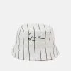 Bilancio 😍 Karl Kani SIGNATURE PINSTRIPE BUCKET HAT UNISEX - Cappello - White 🧨 -Sconto Karl Kani in Italia 7906cccaef9b4665b3b403de2f6c22e3